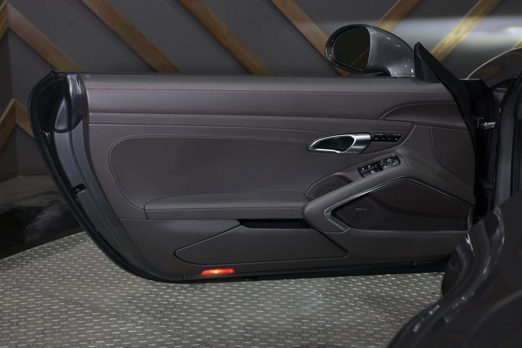 Used 2019 Porsche 911 Turbo image 30