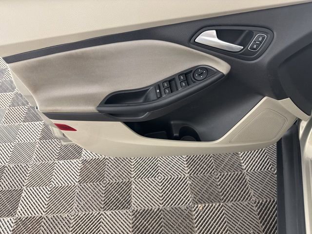 Used 2015 Ford Focus SE w/ SE Cold Weather Package image 19