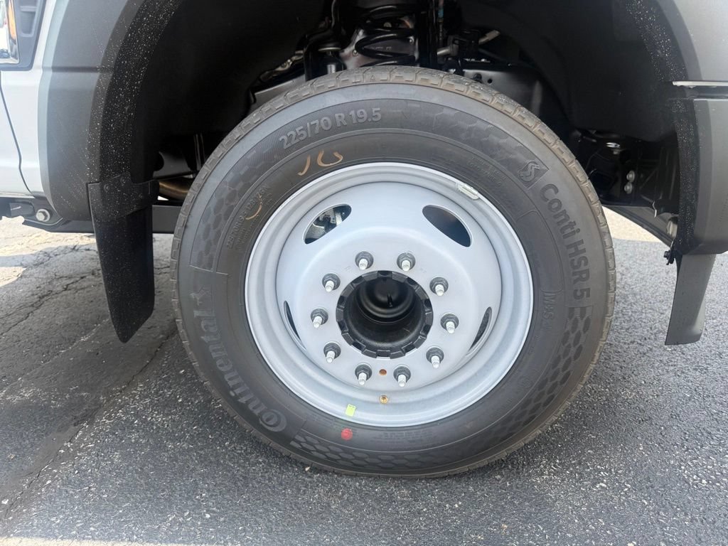 New 2026 Ford F550 2WD Regular Cab Super Duty image 39