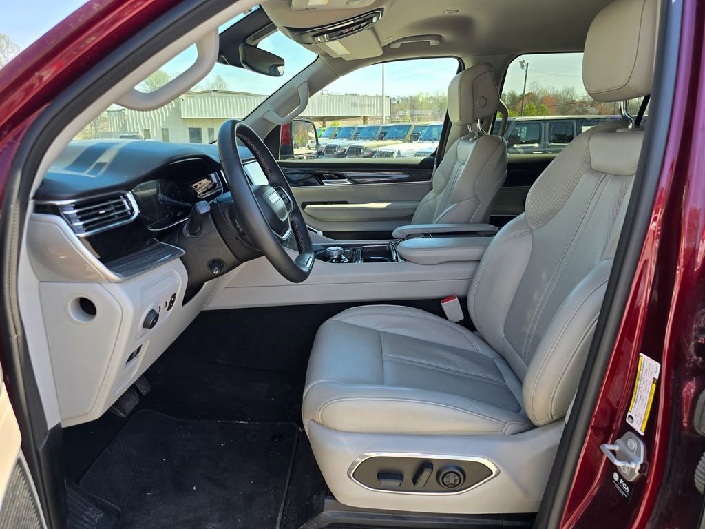 Used 2022 Jeep Wagoneer Series III w/ Flexible Seating Group image 4