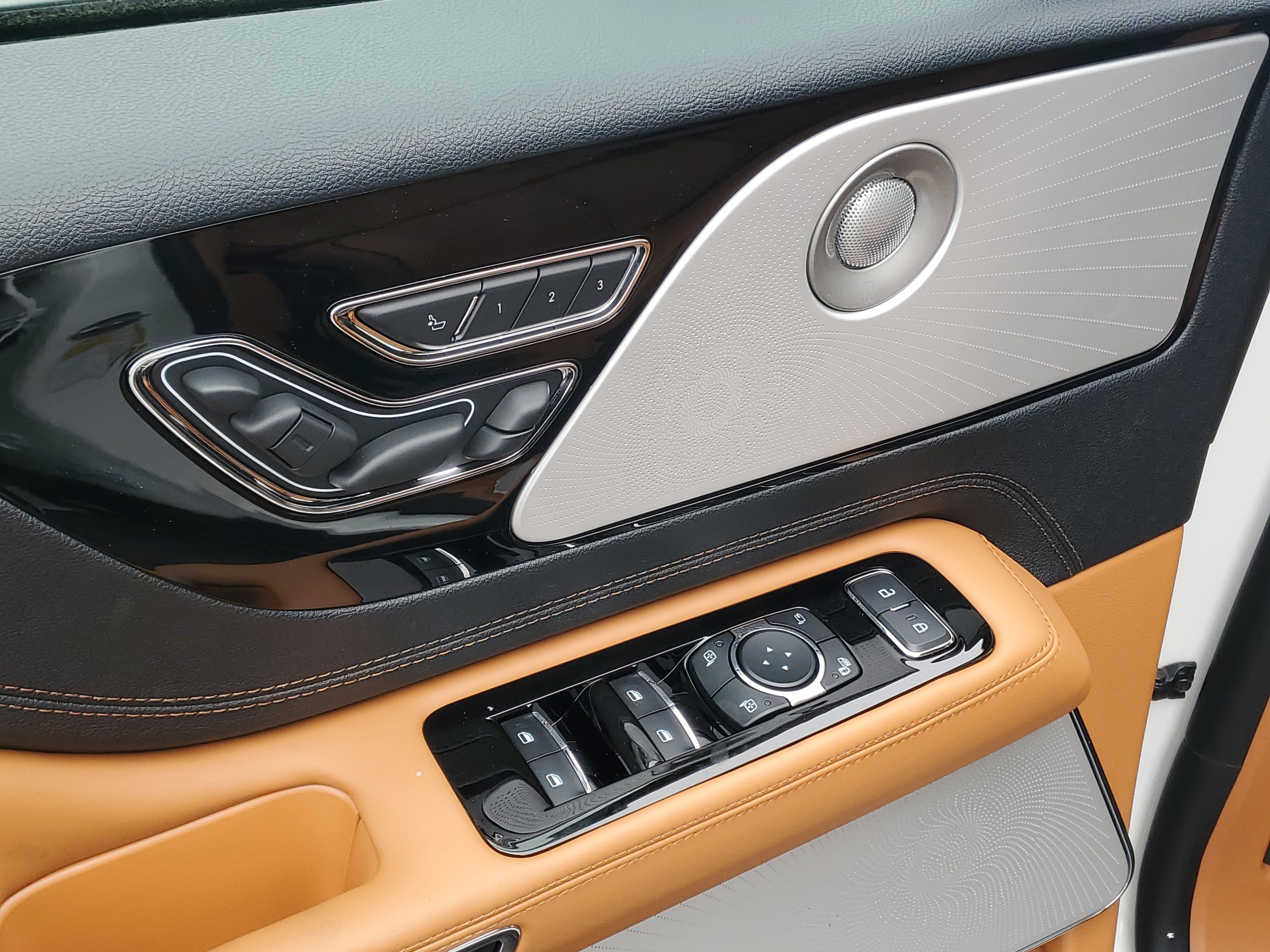 New 2026 Lincoln Aviator Black Label w/ Dynamic Handling Package image 9