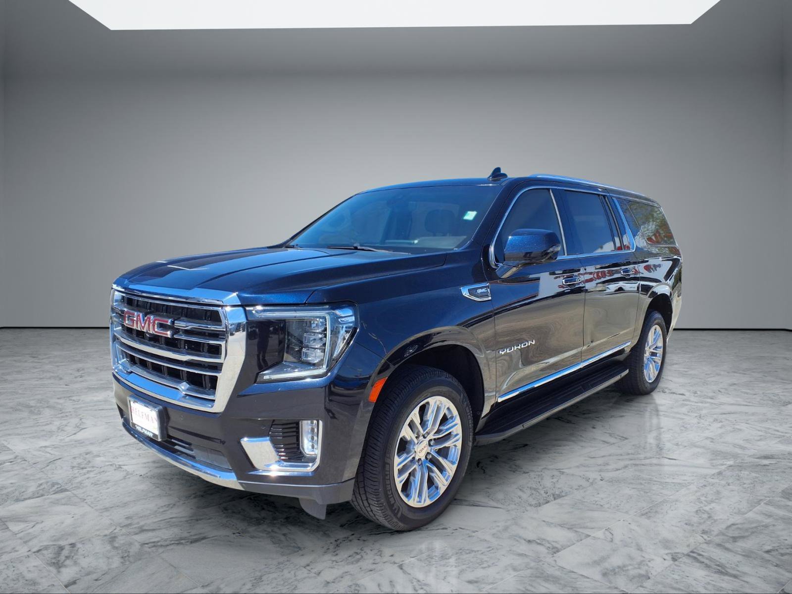 Used 2022 GMC Yukon XL SLT w/ SLT Luxury Package RWD image 3