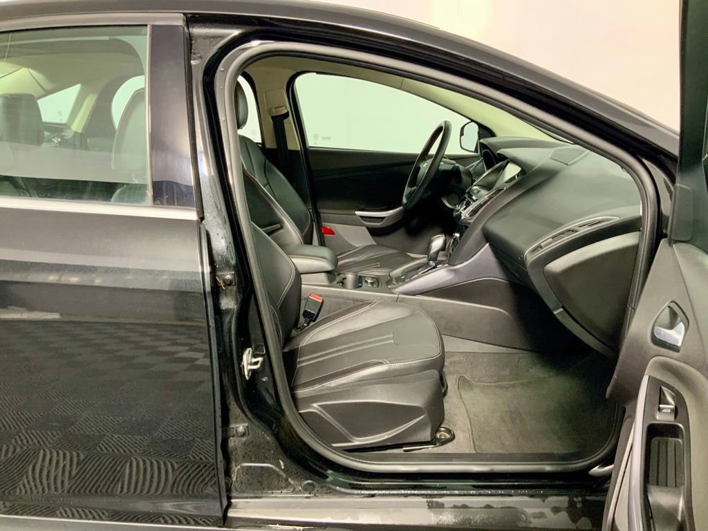 Used 2014 Ford Focus Titanium FWD image 19