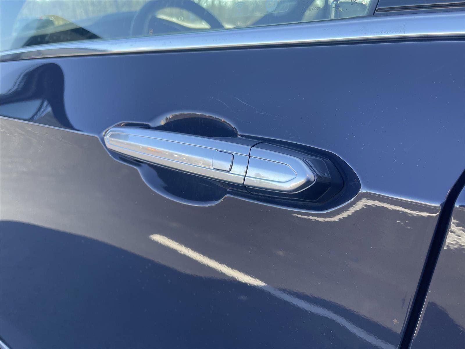 Certified 2025 Cadillac XT6 Premium Luxury AWD/4WD image 12