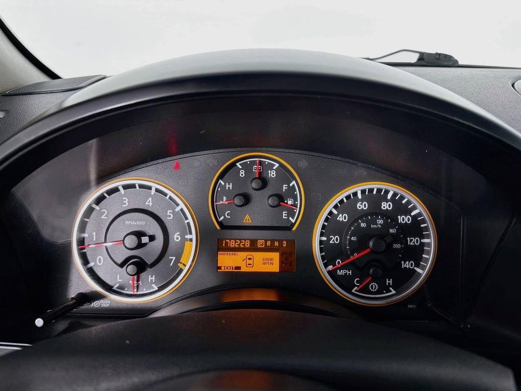 Used 2010 Nissan Titan SE w/ SE Value Truck Pkg RWD image 17