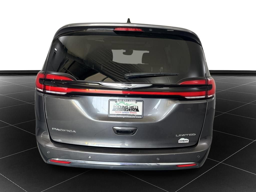 Used 2023 Chrysler Pacifica Limited FWD image 4