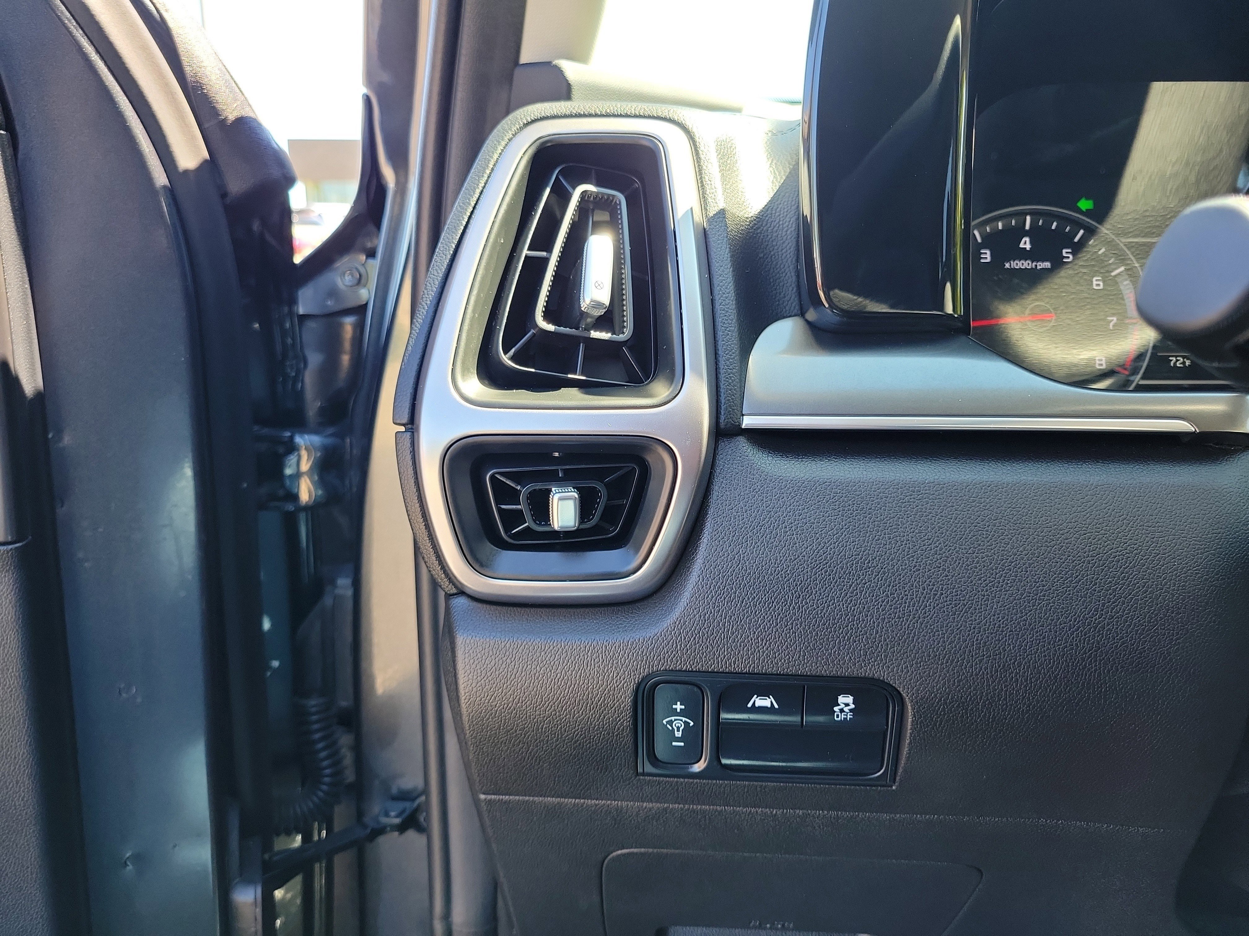 Used 2023 Kia Sorento LX image 20