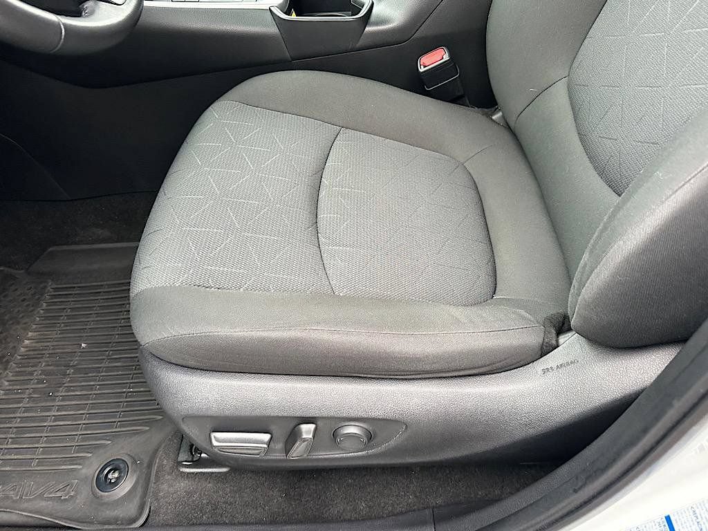 Certified 2022 Toyota RAV4 XLE w/ Convenience Package AWD/4WD image 12