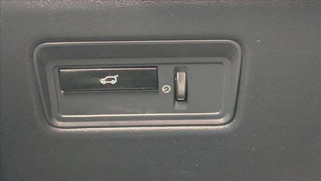 Used 2014 Land Rover Range Rover Sport HSE image 18