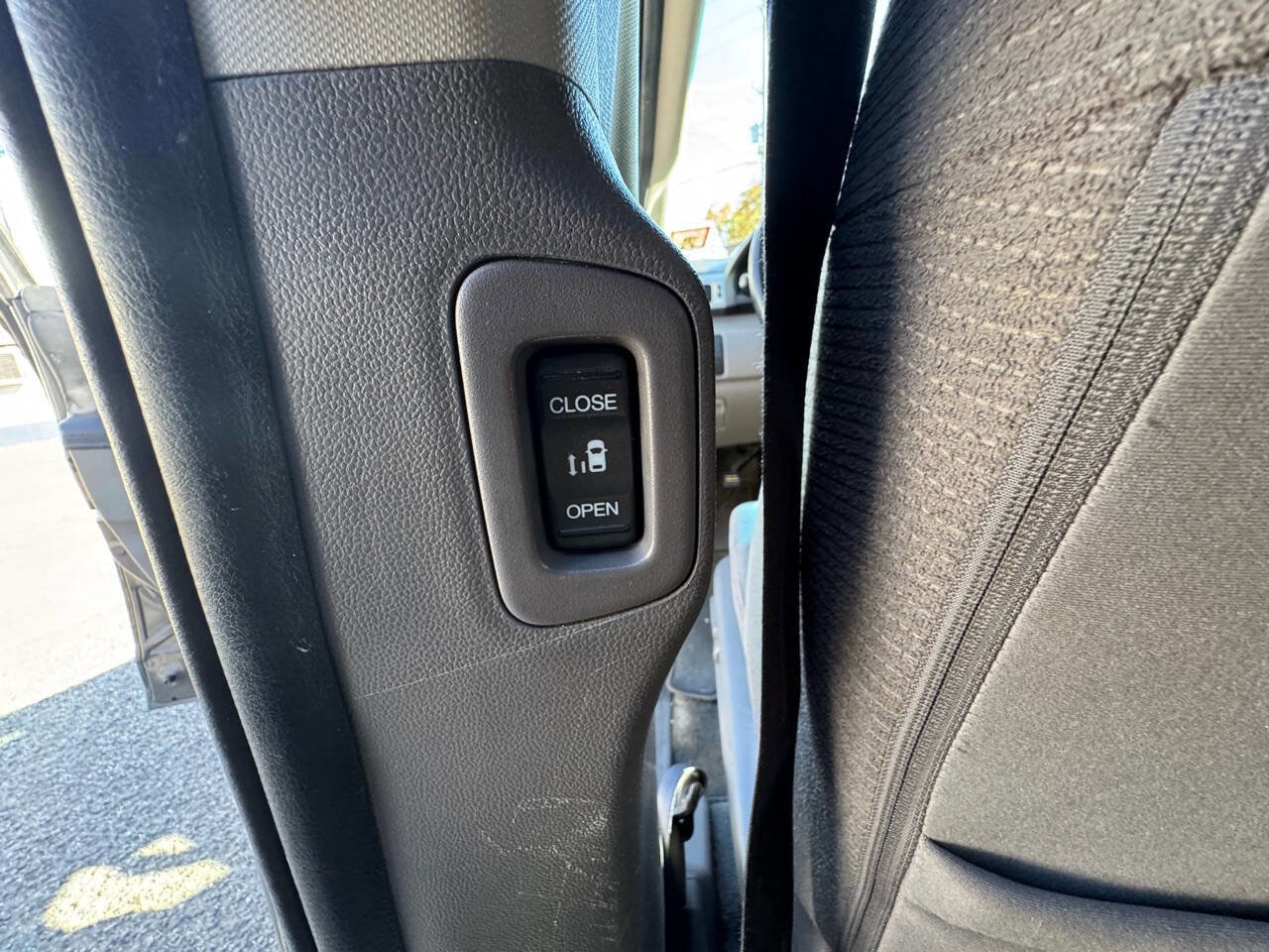 Used 2011 Honda Odyssey EX image 32