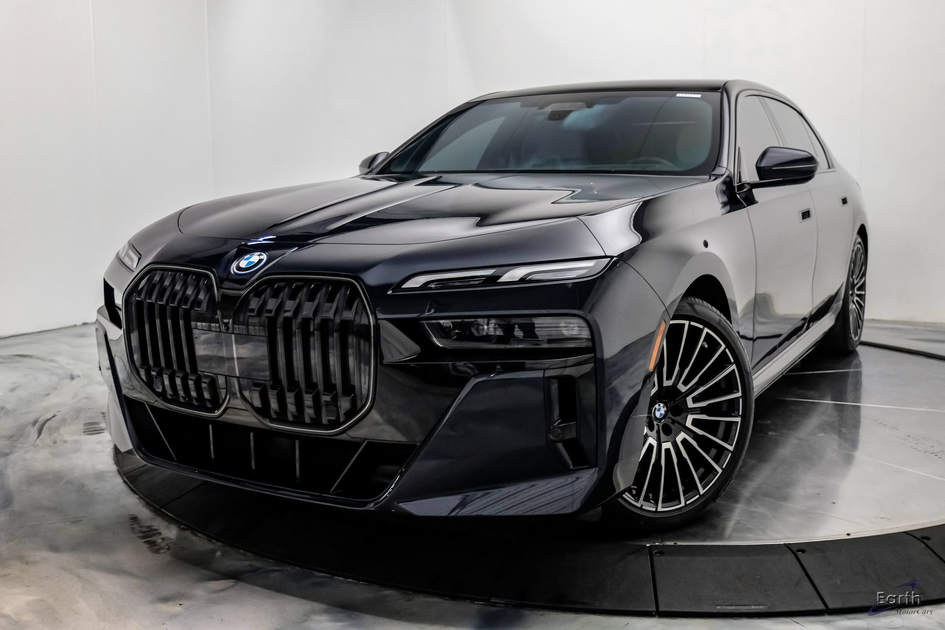 Used 2025 BMW i7 xDrive60 AWD/4WD image 5