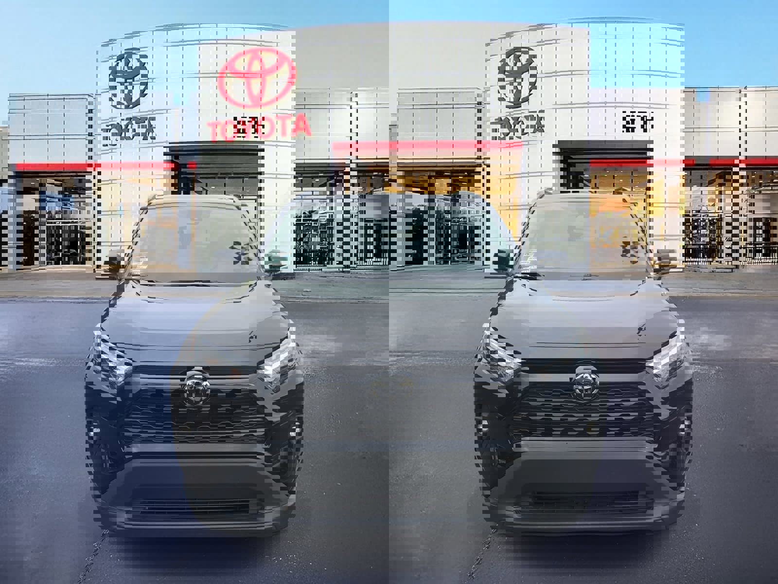 Used 2023 Toyota RAV4 XLE Premium image 2