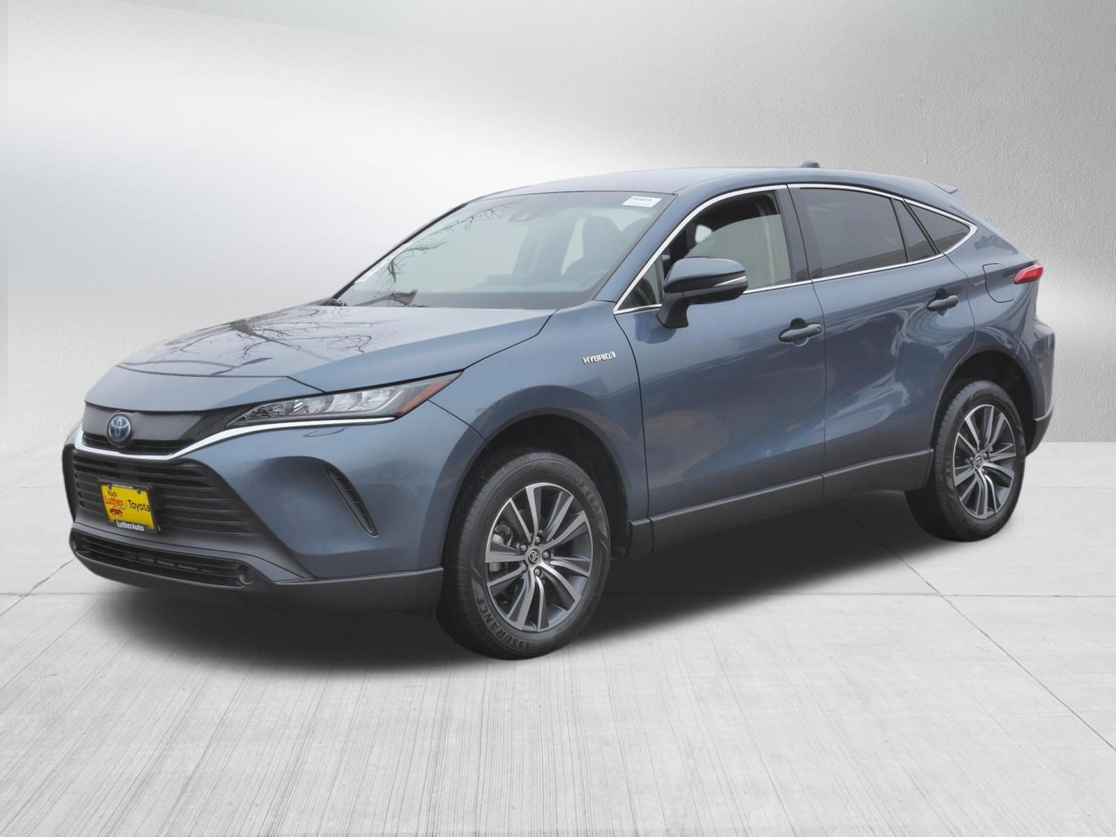 Certified 2021 Toyota Venza LE image 3