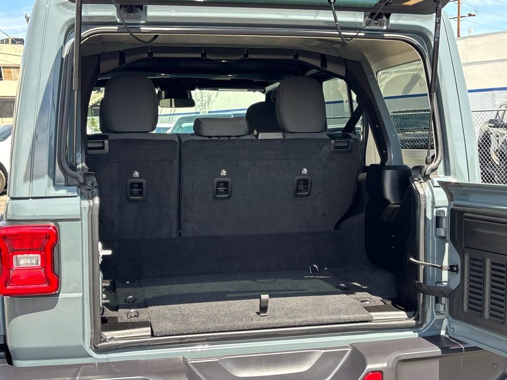 Used 2025 Jeep Wrangler Unlimited Sahara w/ Safety Group image 24