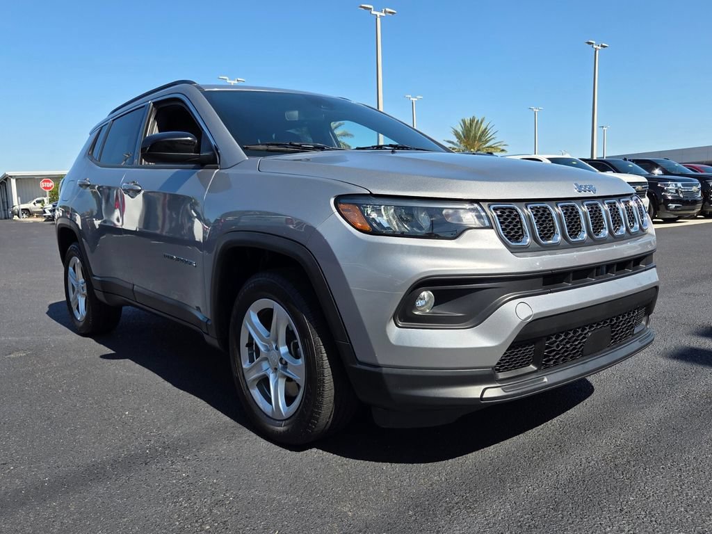 Used 2024 Jeep Compass Latitude AWD/4WD image 1