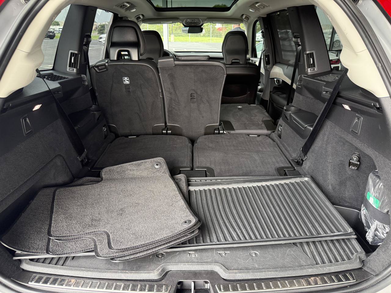 Used 2024 Volvo XC90 T8 Ultimate w/ Protection Package Premier AWD/4WD image 57