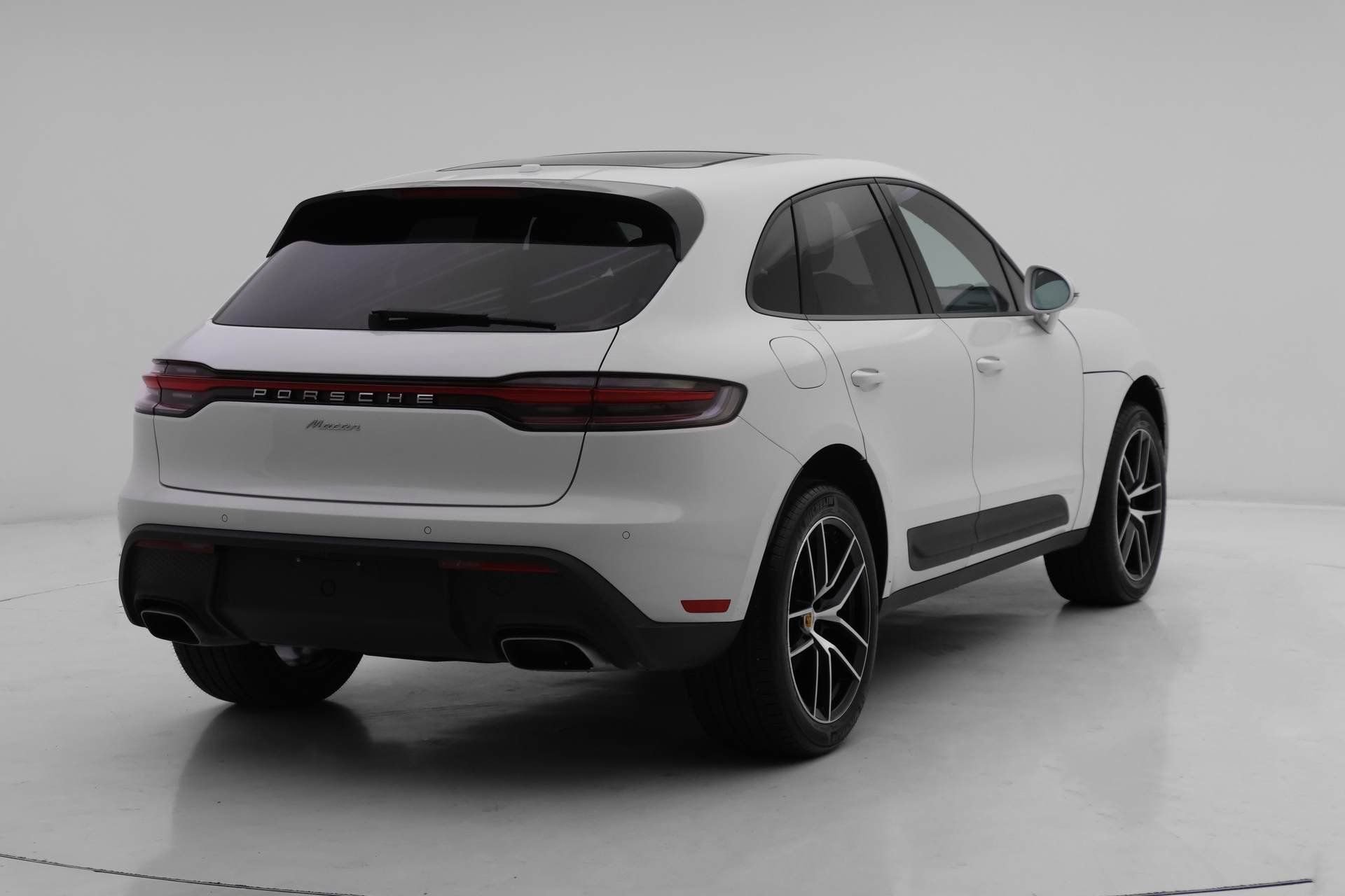 Used 2025 Porsche Macan AWD/4WD image 15