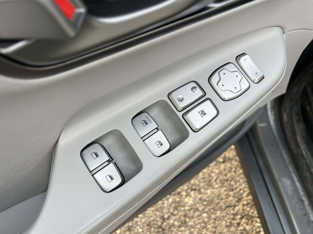 Used 2019 Hyundai Kona Limited w/ Cargo Package image 16
