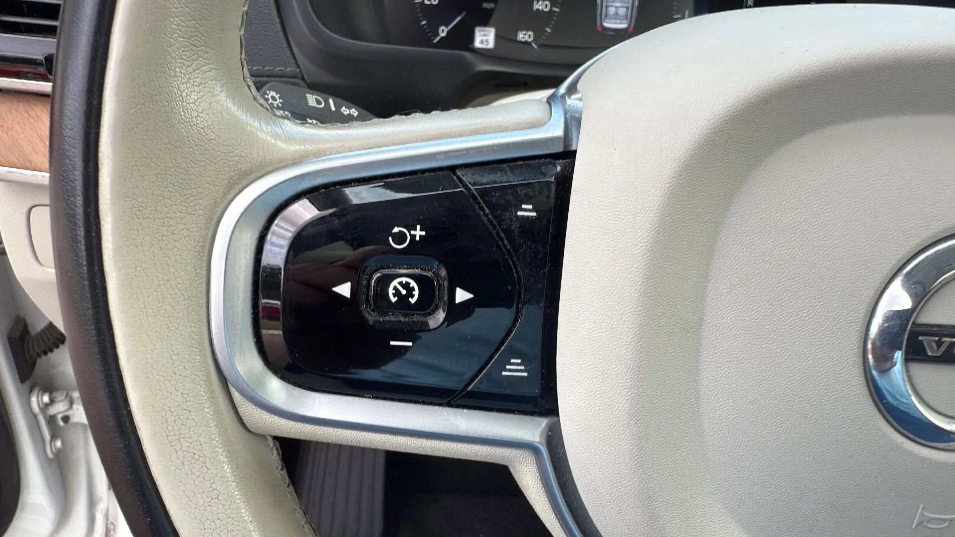 Used 2020 Volvo XC90 T6 Inscription w/ Protection Package image 23