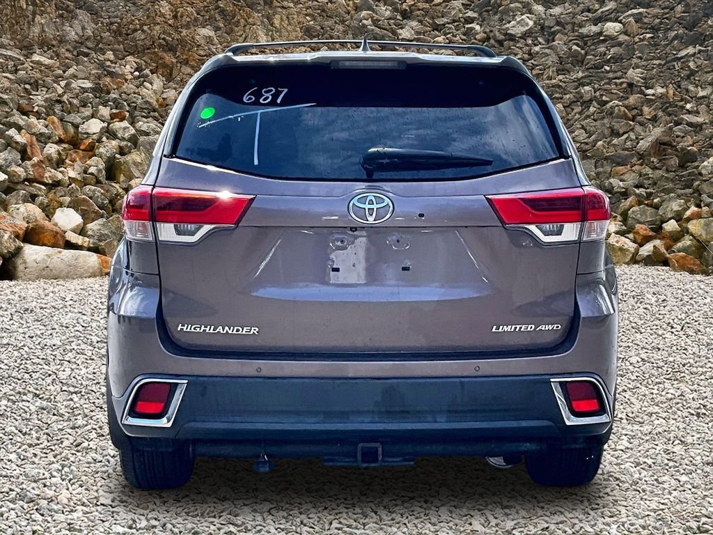 Used 2019 Toyota Highlander Limited AWD/4WD image 4