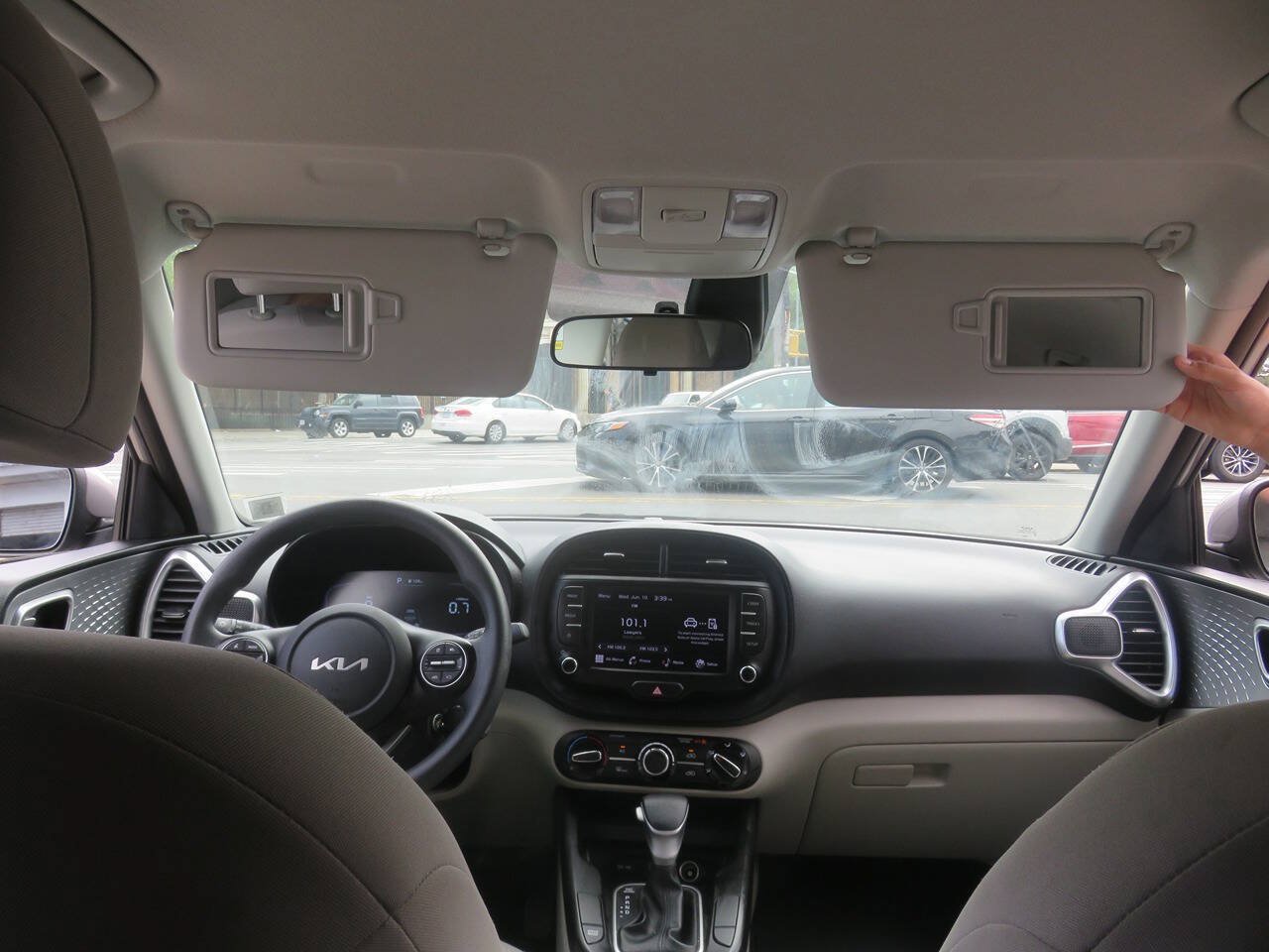 Used 2023 Kia Soul LX w/ LX Technology Package FWD image 13