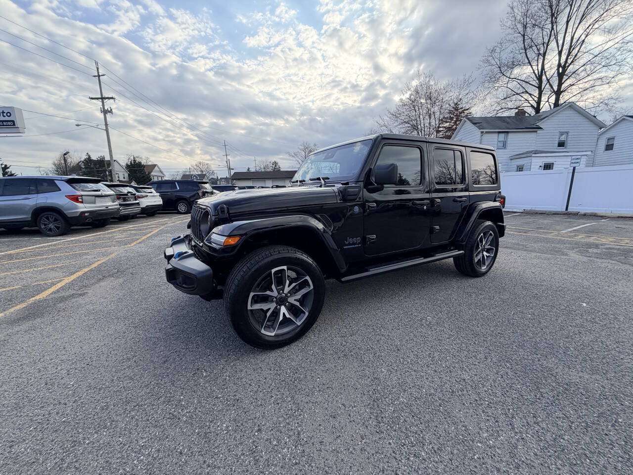 Used 2024 Jeep Wrangler Unlimited w/ Convenience Group AWD/4WD image 40