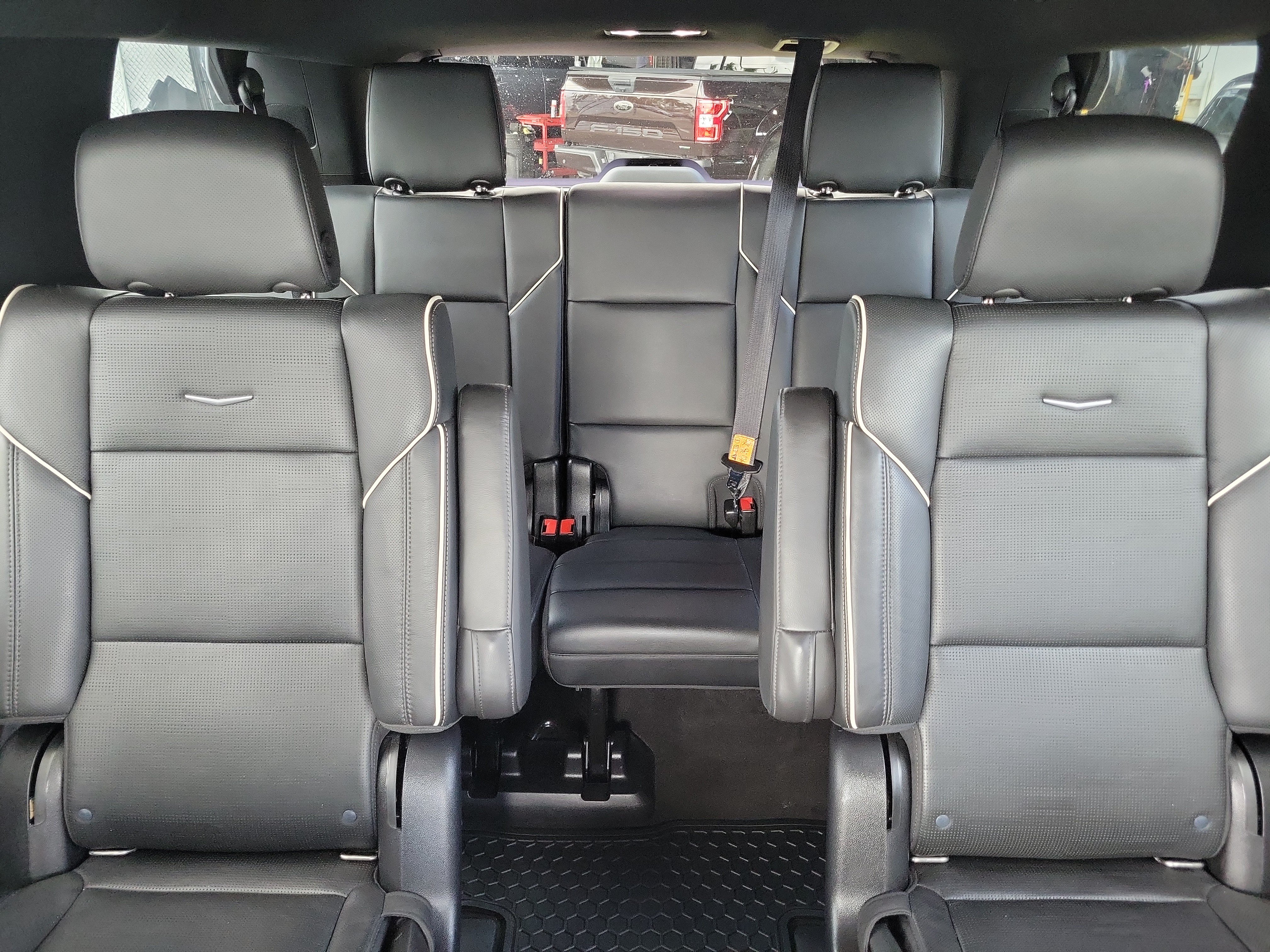 Used 2022 Cadillac Escalade Premium Luxury w/ Performance Package AWD/4WD image 20