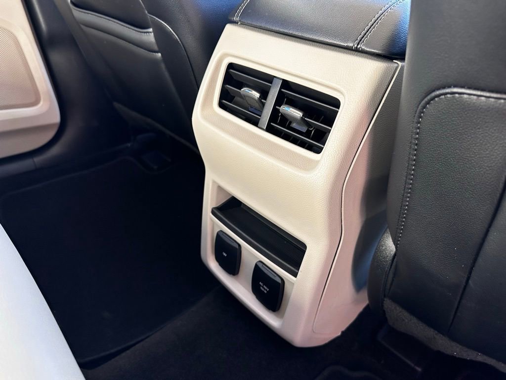 Used 2018 Ford Edge Titanium w/ Technology Package image 37