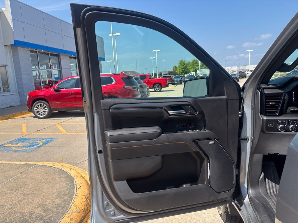 Used 2025 GMC Sierra 1500 AT4 w/ Technology Package AWD/4WD image 13