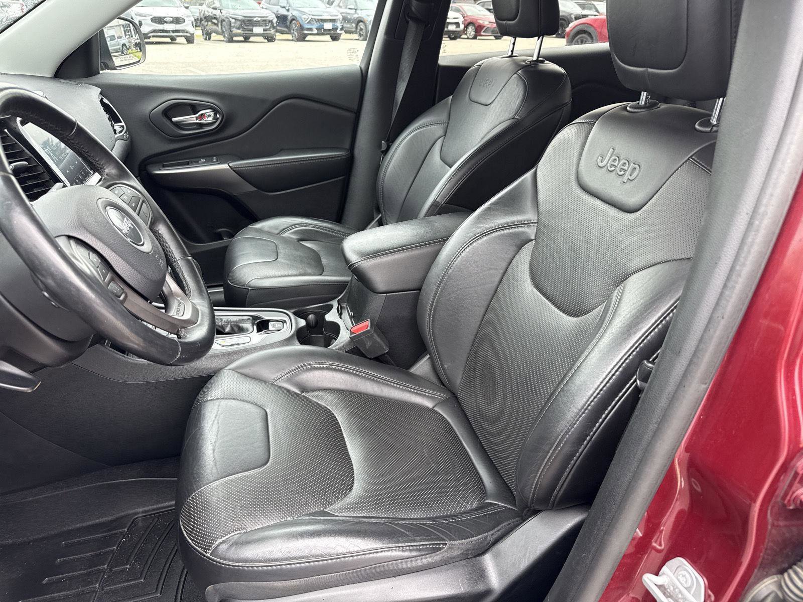 Used 2019 Jeep Cherokee Limited AWD/4WD image 12