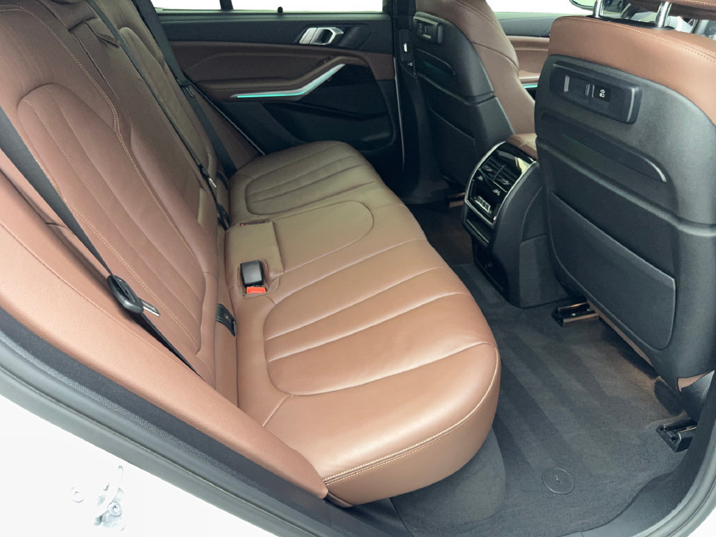 Used 2021 BMW X5 sDrive40i w/ M Sport Package RWD image 41
