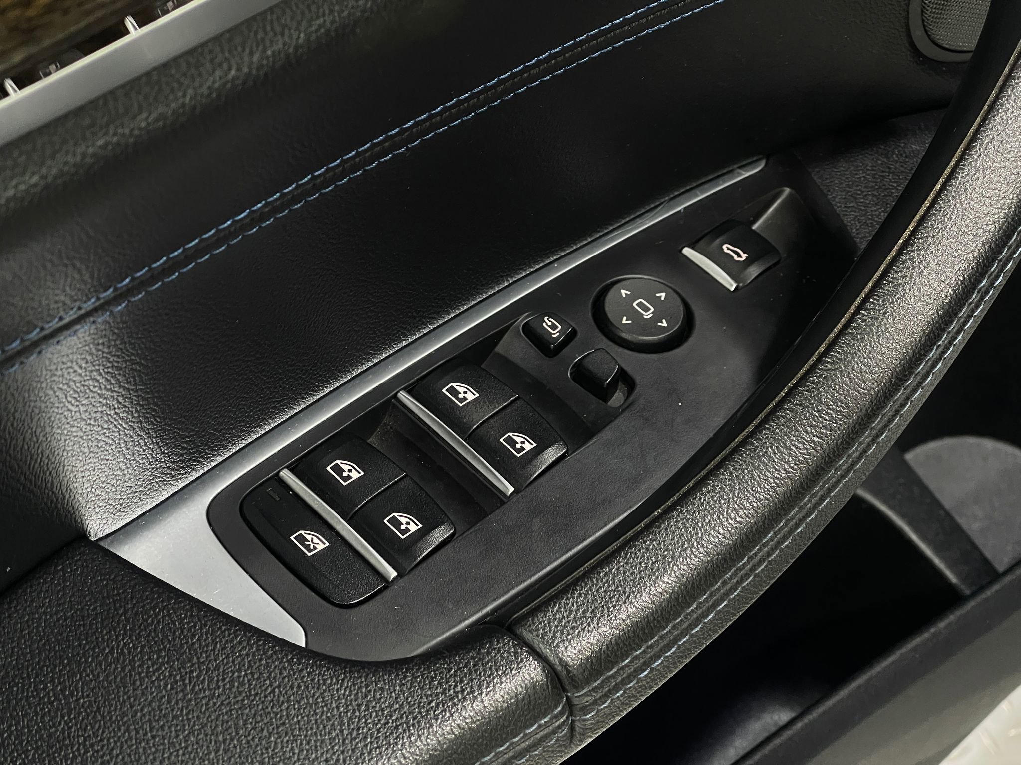 Used 2018 BMW X3 M40i image 16