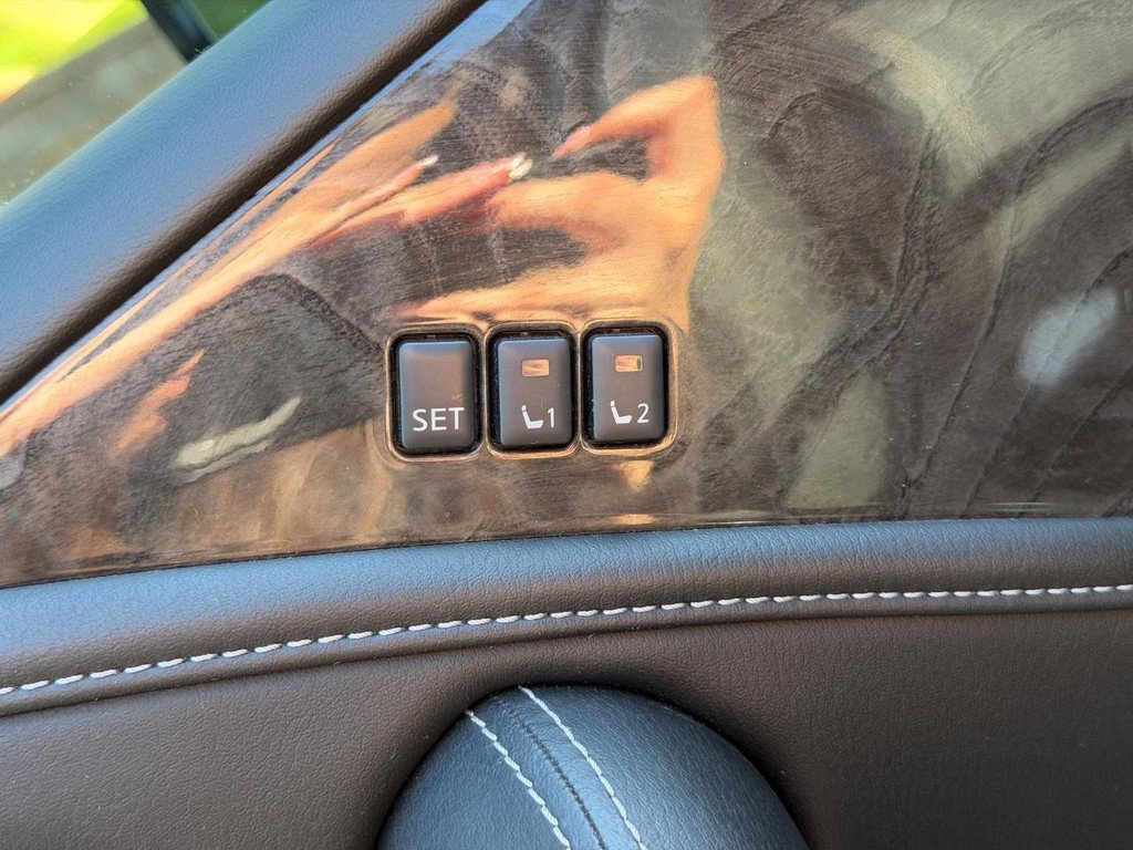 Used 2022 INFINITI QX80 Luxe w/ All-Season Package AWD/4WD image 18