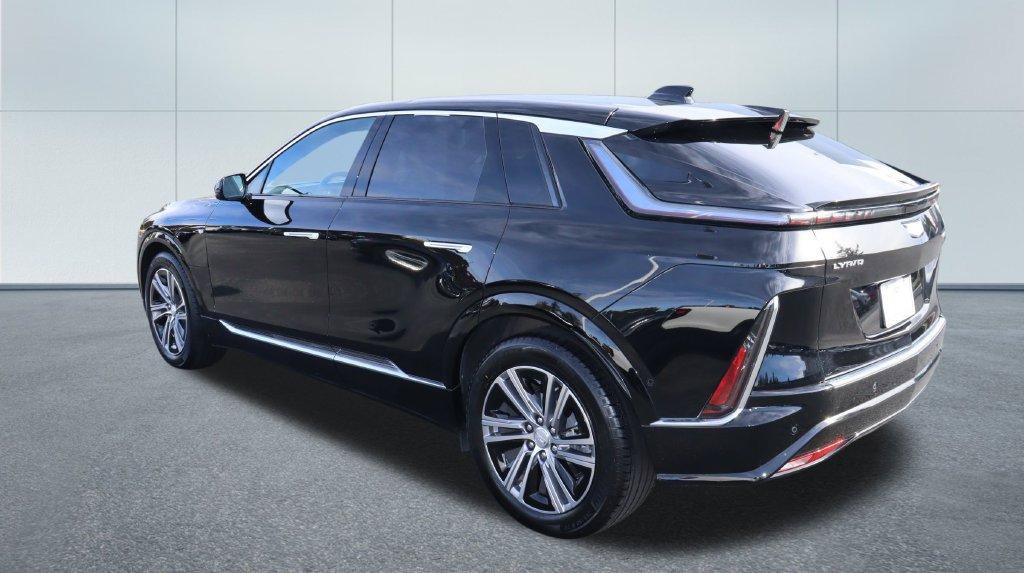 Certified 2024 Cadillac Lyriq Luxury AWD/4WD image 4