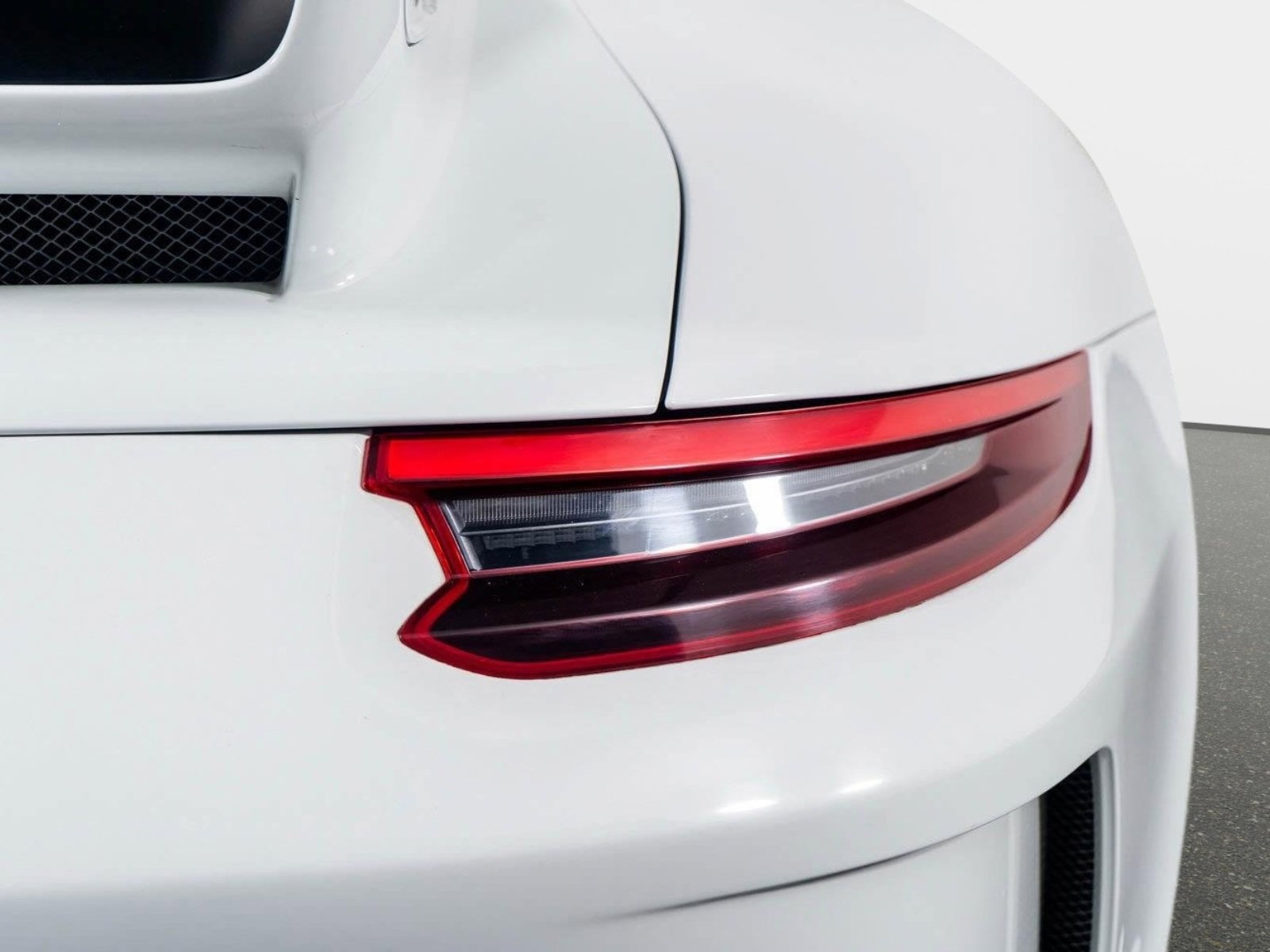 Used 2018 Porsche 911 GT3 w/ Sport Chrono Package RWD image 13