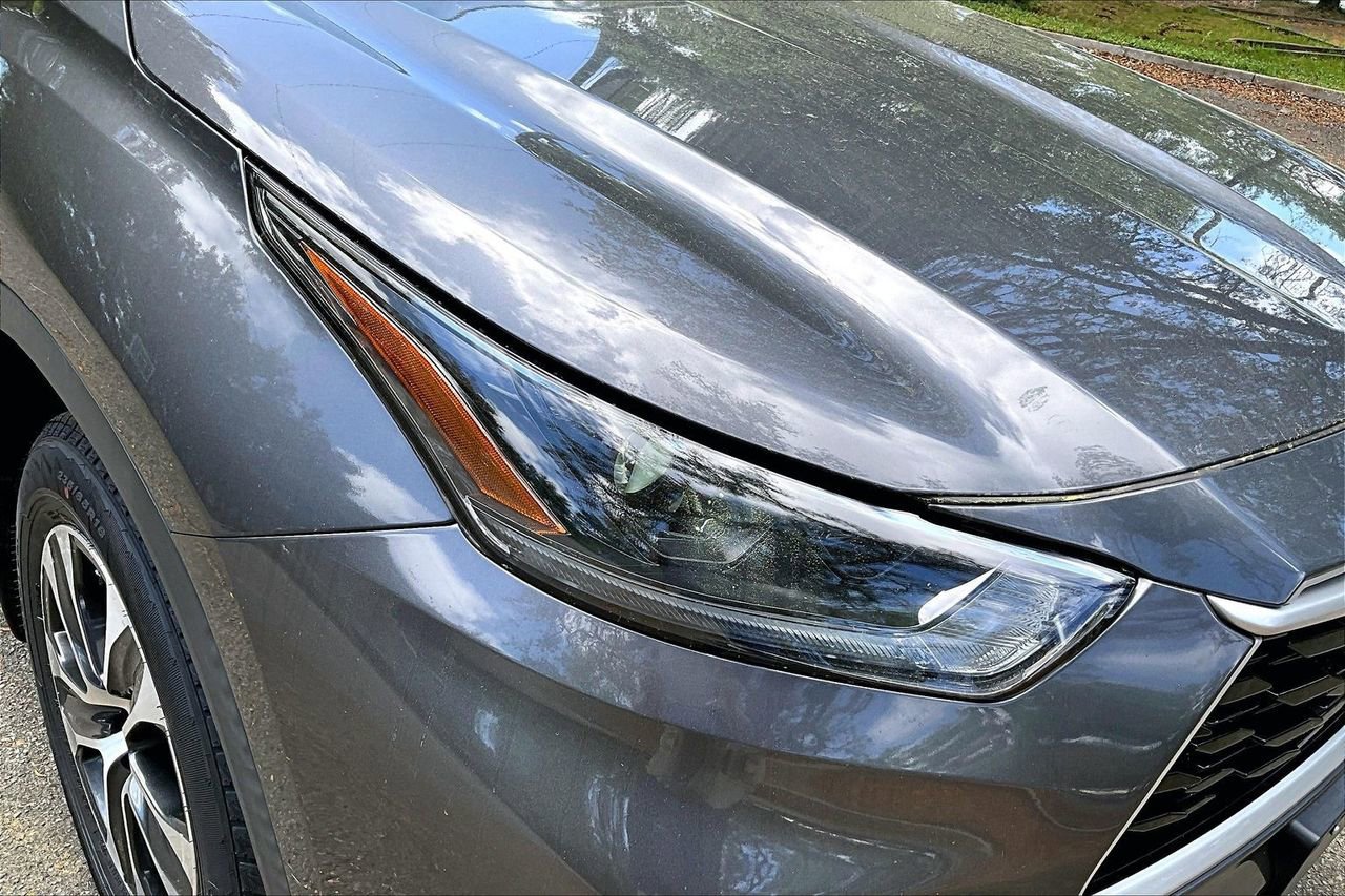 Used 2021 Toyota Highlander XLE AWD/4WD image 33