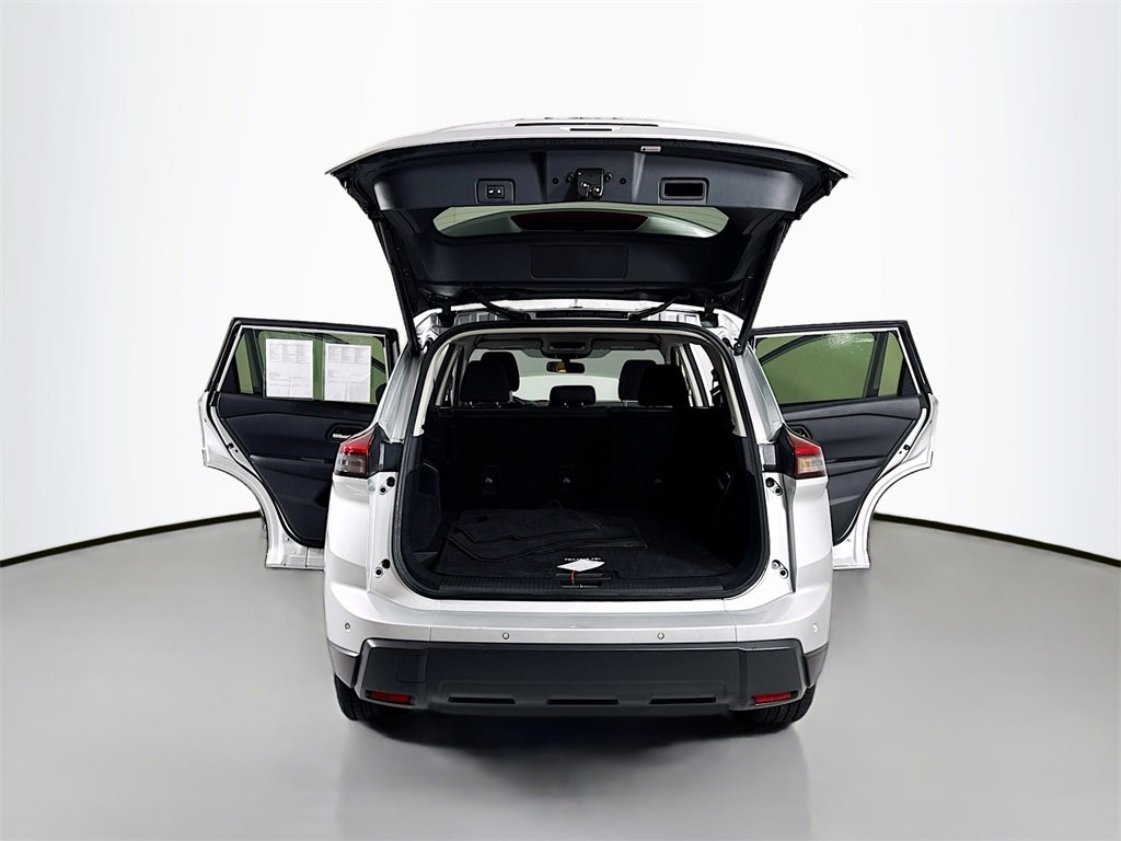 Used 2024 Nissan Rogue SV image 26