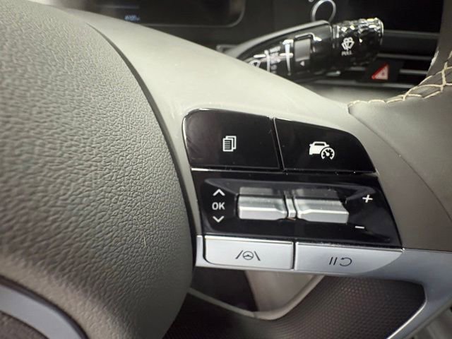 Used 2025 Hyundai Elantra Sport FWD image 16