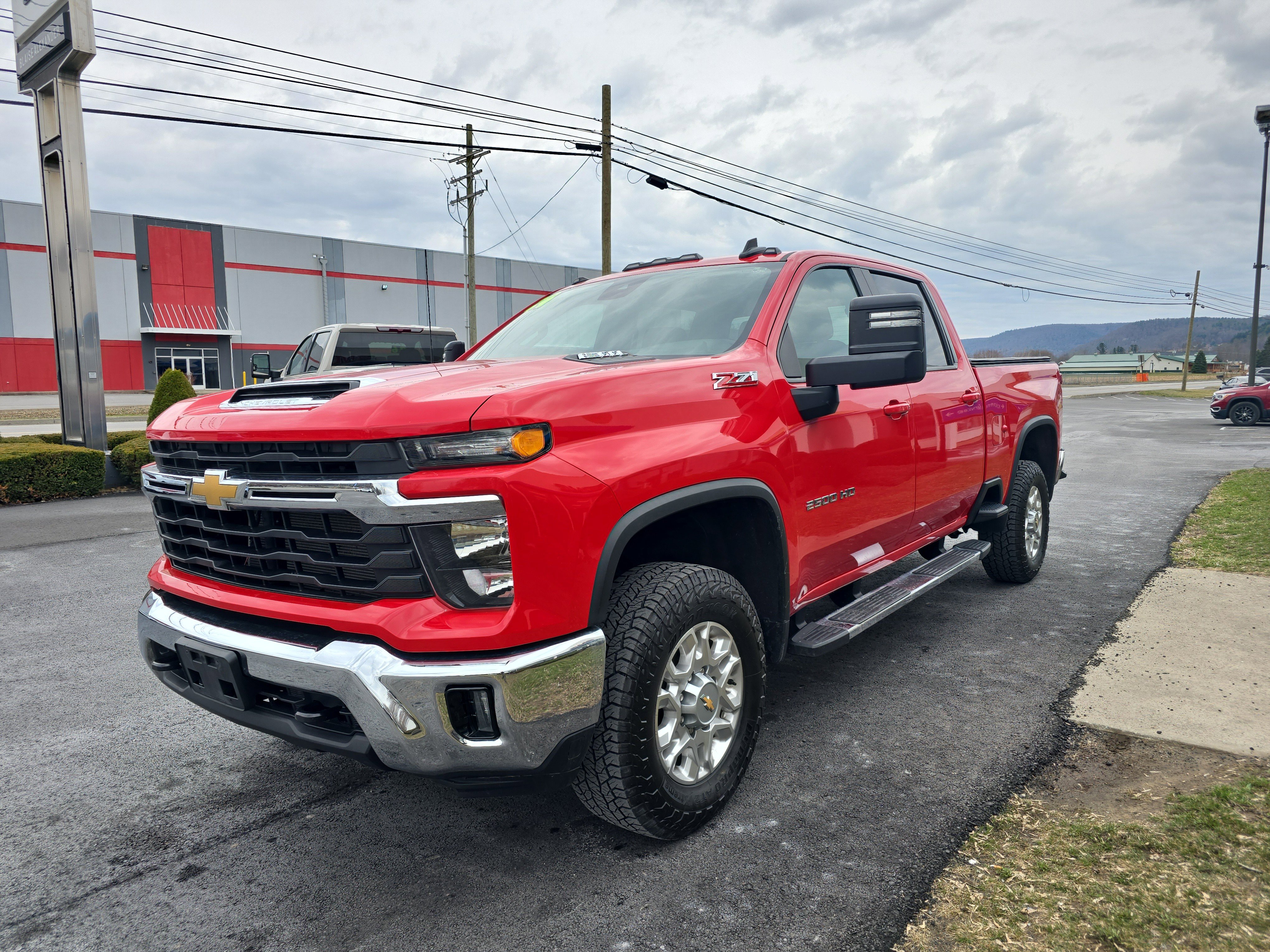 Used 2024 Chevrolet Silverado 2500 LT image 8