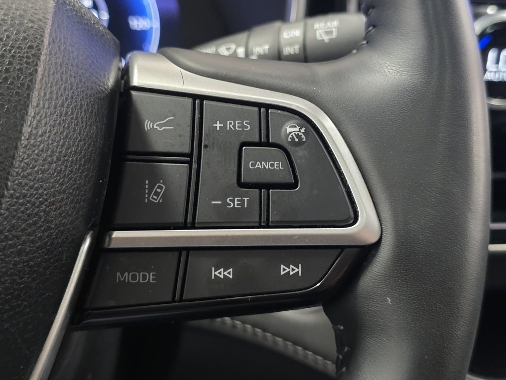 Used 2024 Toyota Highlander Limited image 36
