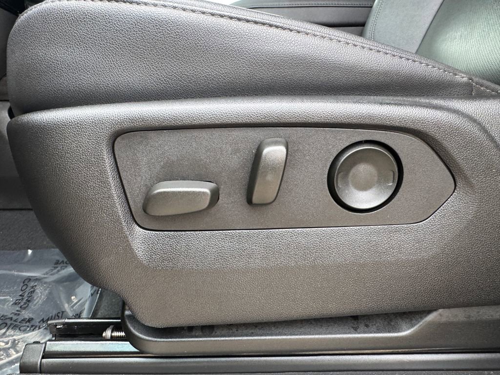 Used 2025 Chevrolet Silverado 3500 LTZ w/ LTZ Premium Package image 26