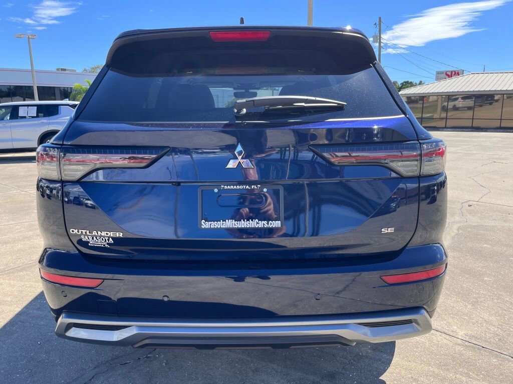 New 2025 Mitsubishi Outlander SE image 4
