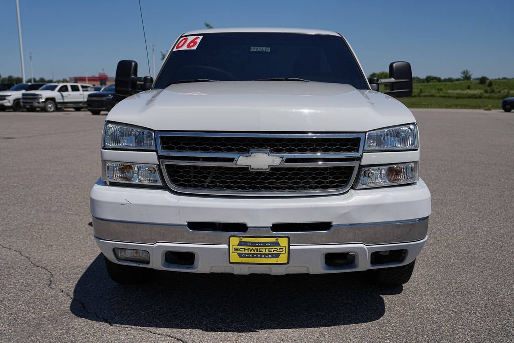 Used 2006 Chevrolet Silverado 2500 W/T w/ Heavy-Duty Power Package AWD/4WD image 2