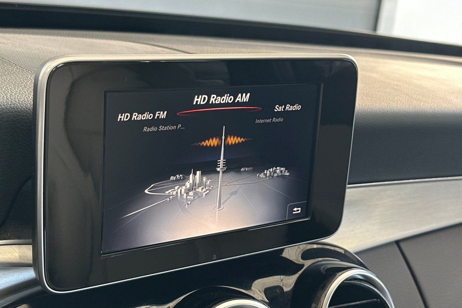 Used 2016 Mercedes-Benz C 300 Sedan image 23