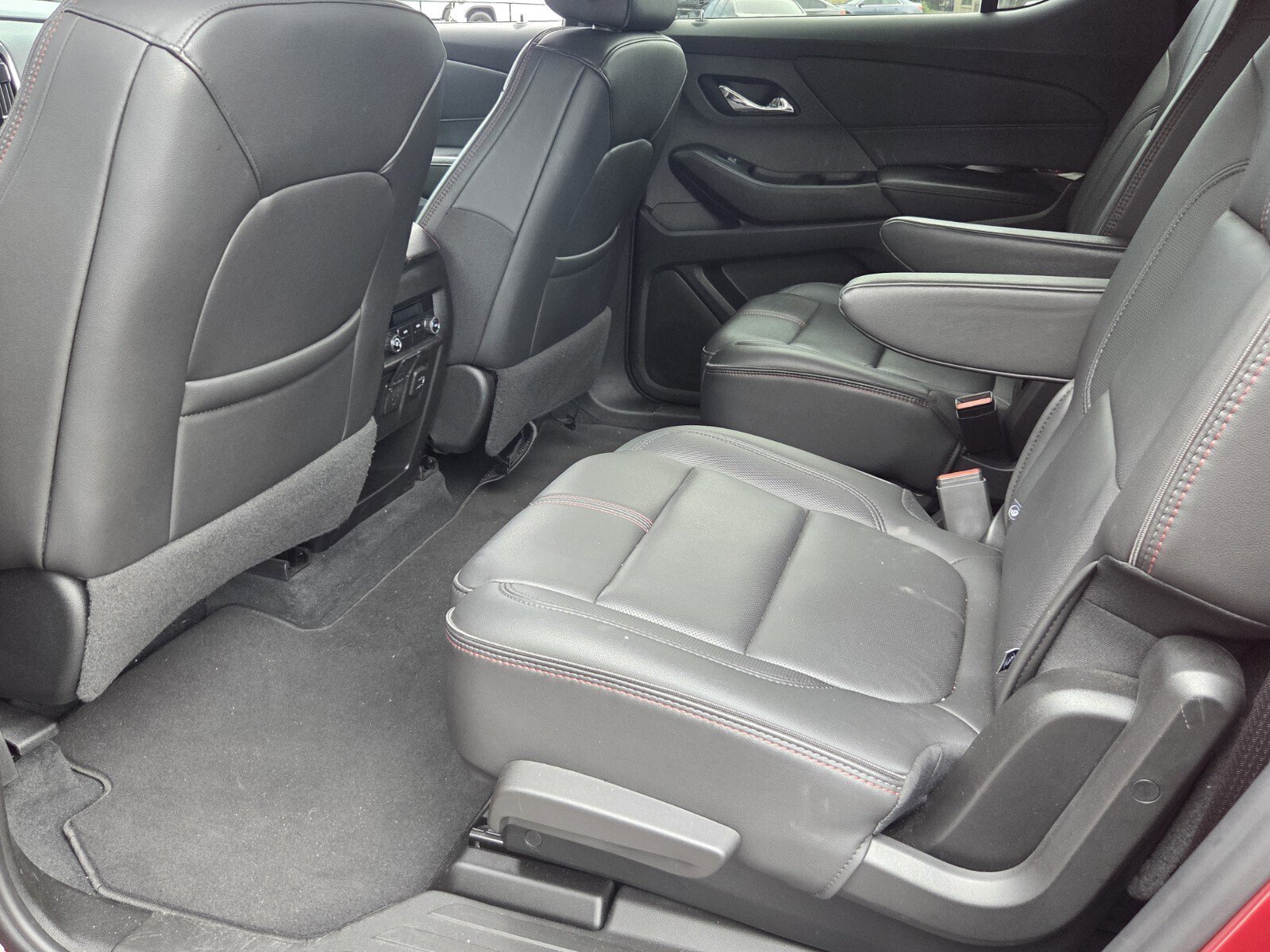 Used 2023 Chevrolet Traverse RS FWD image 12