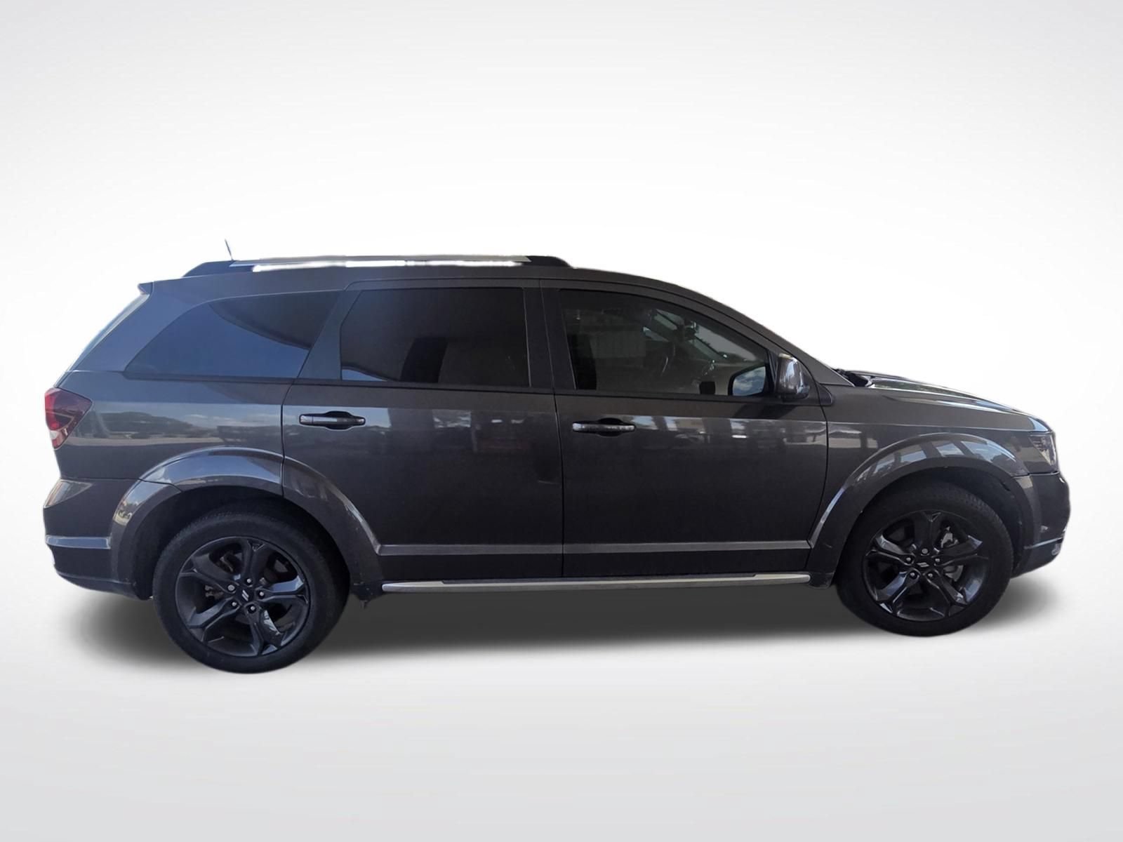 Used 2019 Dodge Journey Crossroad FWD image 3