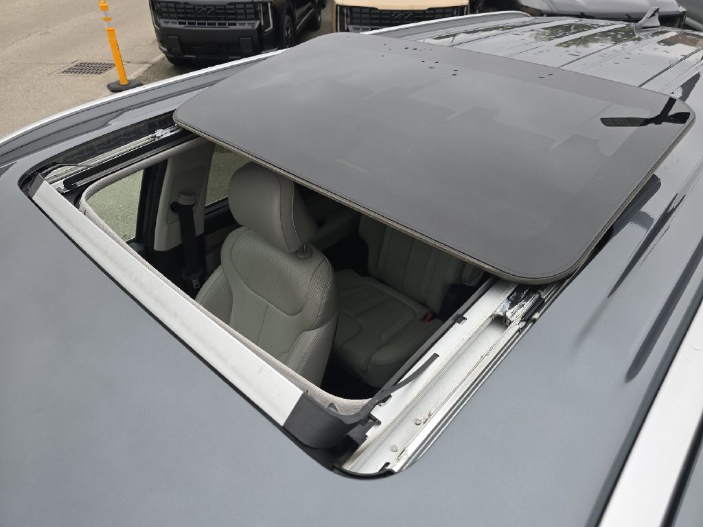 Used 2021 Hyundai Palisade SEL w/ Premium Package AWD/4WD image 3
