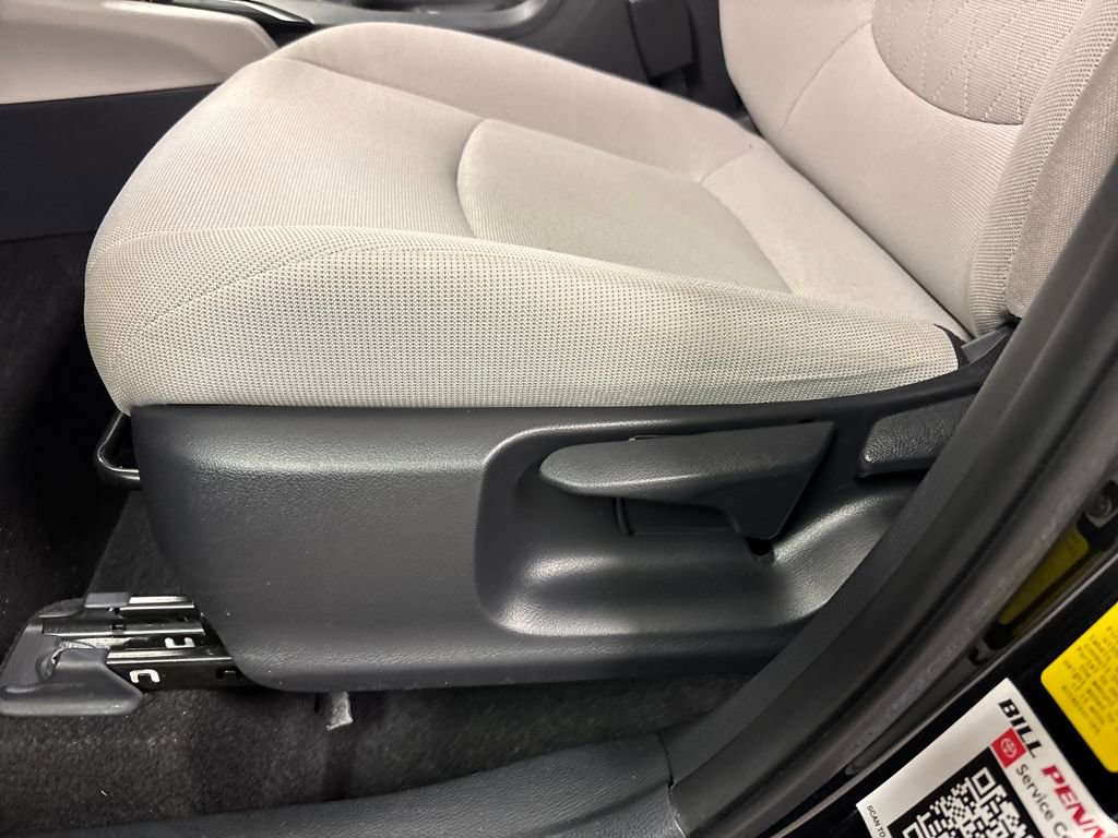 Used 2022 Toyota Corolla Cross LE image 25