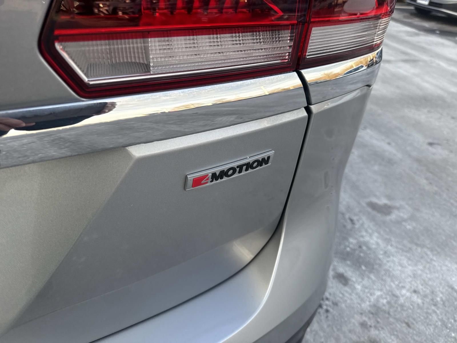 Certified 2022 Volkswagen Atlas SE image 6