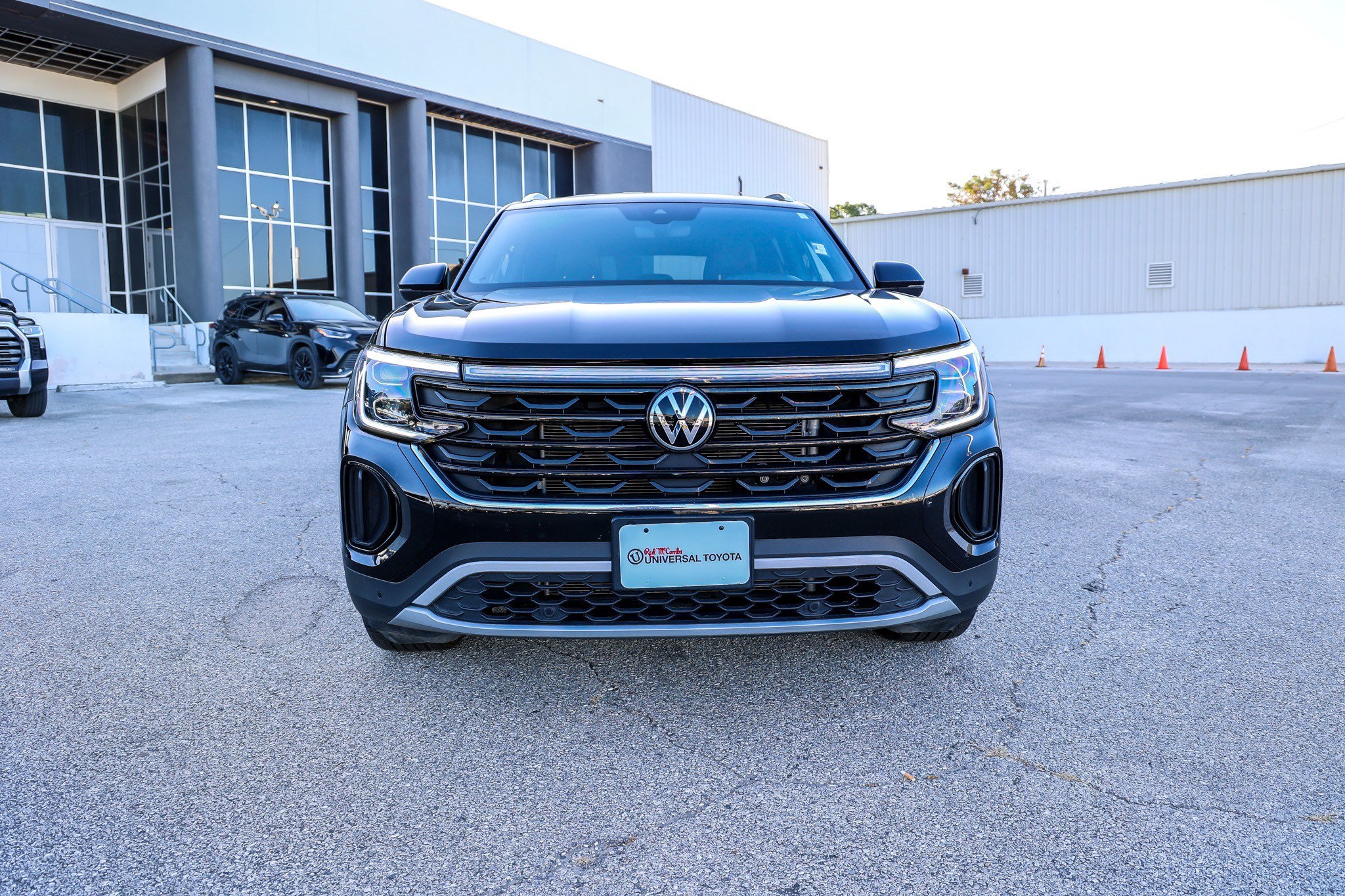 Used 2025 Volkswagen Atlas Cross Sport SE AWD/4WD image 3